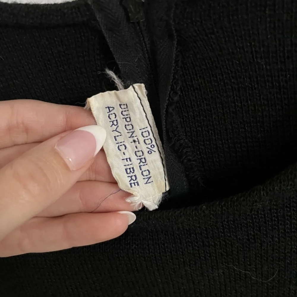 1960's Vintage Dupont-Orlon Acrylic Black Sweater - Picture 3 of 3
